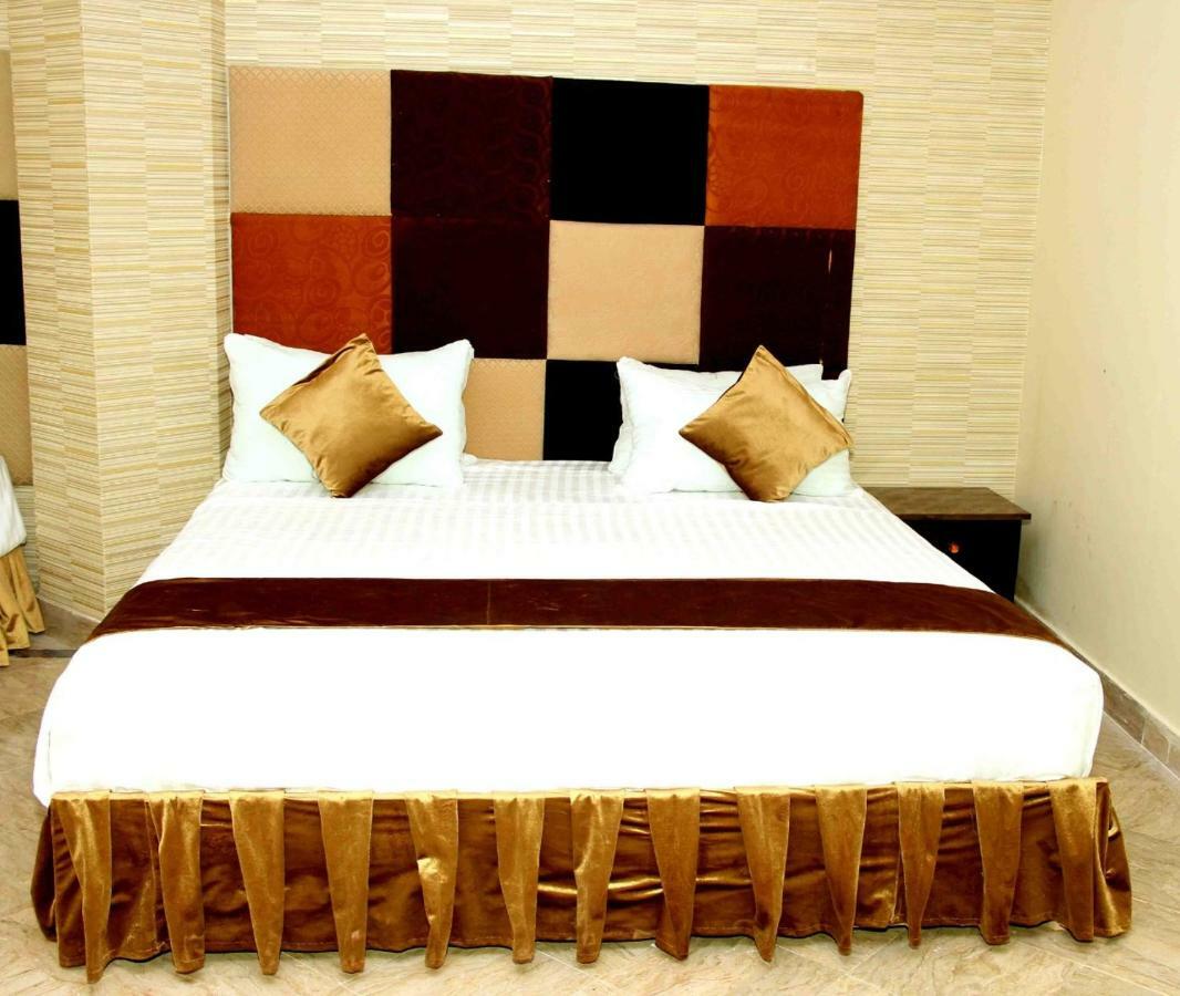 Premier Inn Gulberg Lahore Exterior photo